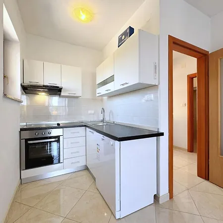 Dunato I- By Interhome * Šilo